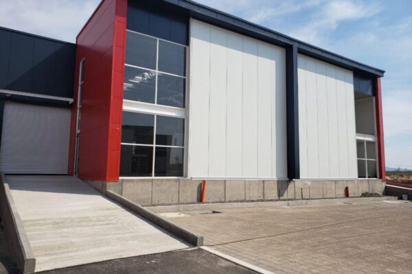 Akira Park, Aeropuerto